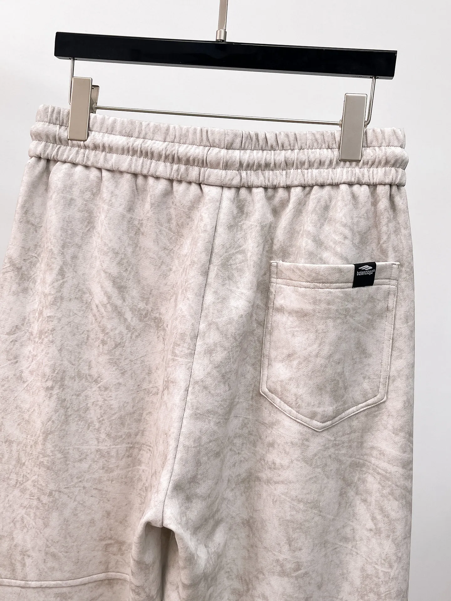 Balenciaga 🆕2026 Autumn and Winter New Arrival Casual Pants! The official website will be released simultaneously. Brand Classic LOGO casual pants, customized fabrics, excellent comfort and strong touch. Highly recognisable, perfect appearance and craftsmanship. Size:M-3XL
